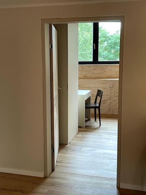 Grosse Wohnung Mit Loggia Templin Exterior foto