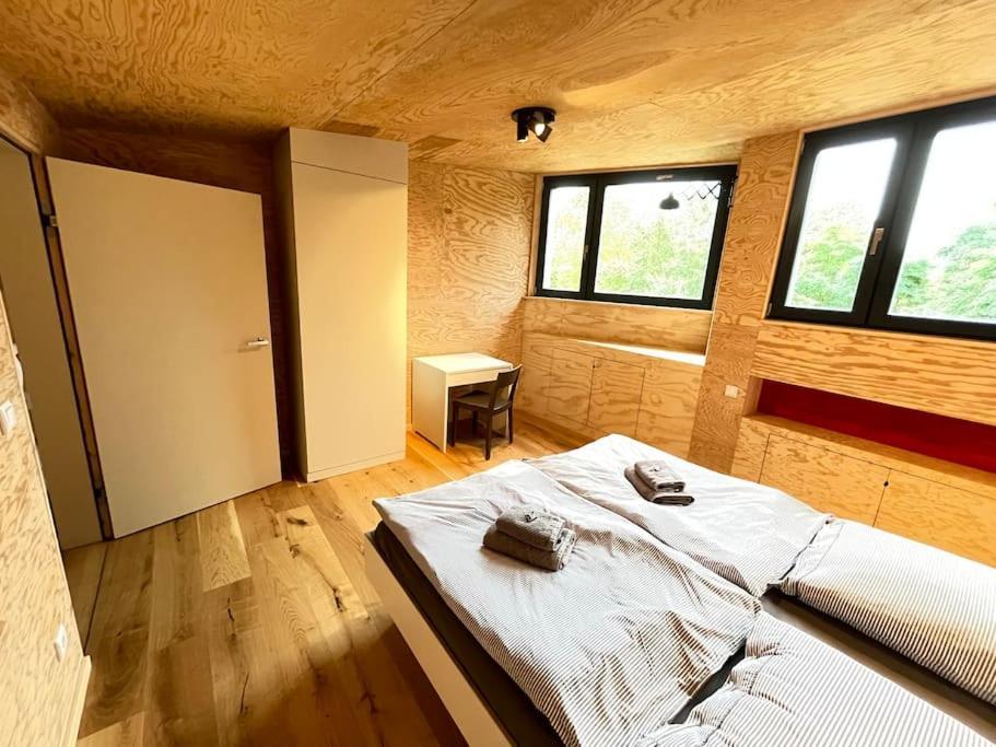 Grosse Wohnung Mit Loggia Templin Exterior foto