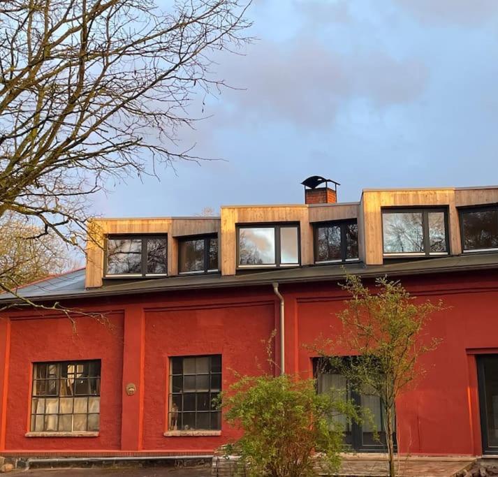Grosse Wohnung Mit Loggia Templin Exterior foto