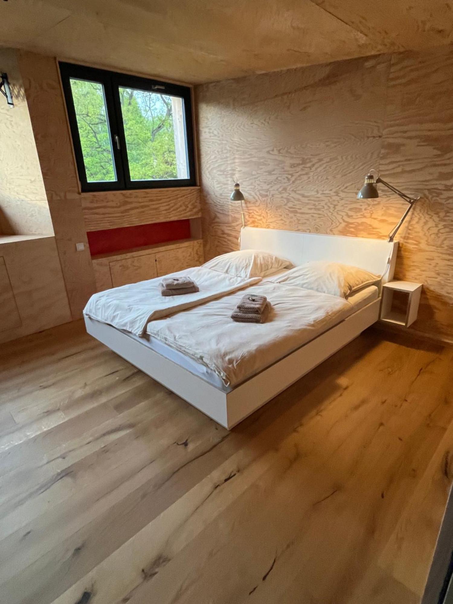 Grosse Wohnung Mit Loggia Templin Exterior foto